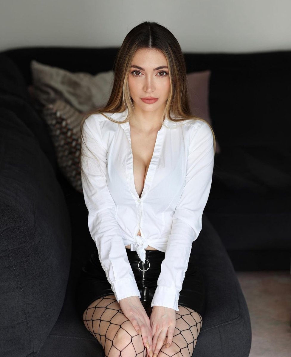 itsjeckybrown's tweet photo. I think a school girl uniform suits me good 😇
#agencylife #highclass #modelagency #vipagency #companionagency #vipcompanions #vipcompanion #viplady #elitecompanions #highclassladies https://t.co/8FdDGVutaq