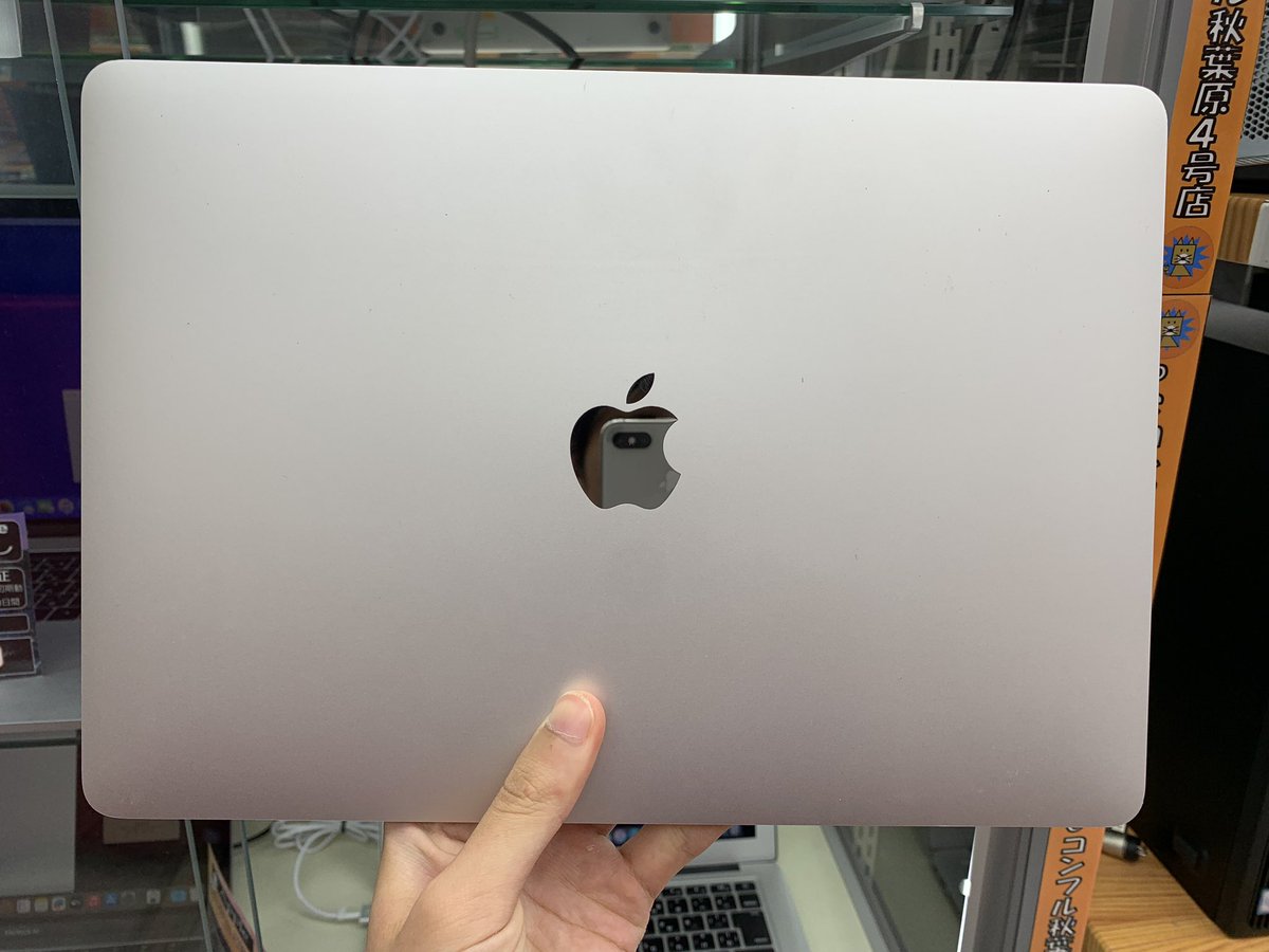 PCcomfullAKB4's tweet image. 今週の秋葉原4号店限定セール！
③【MacBook Pro A1989 2018/19】
13インチのMacBook Pro 2機種入荷！ほぼ同スペック、同一筐体の年式違い！！
便利なタッチバー付きタイプで、メモリやストレージもてんこ盛り！
どちらも最新OS Sonoma対応✨

2018は3台、2019は2台！
#Apple #MacBookPro2019 #Sonoma