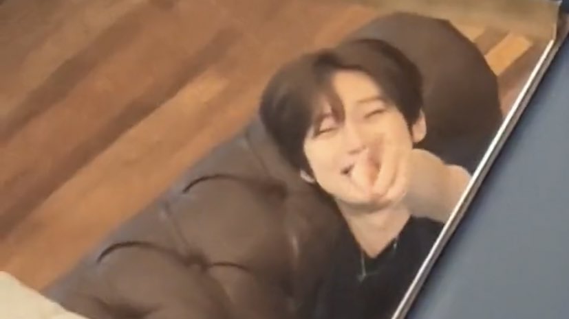 nooyorker's tweet photo. thinking abt how we’ve only seen like 2% of the cute sunoo videos that jungwon has locked away in his phone https://t.co/wsvASvrCJw