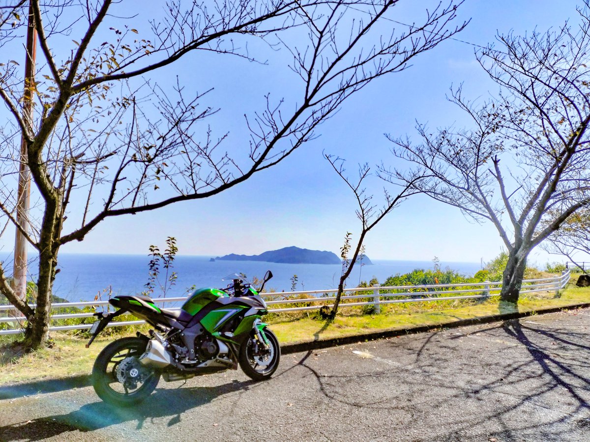 Syun883's tweet photo. Kawasaki Ninja1000のライダー
変な無茶ツーリングを企画して勝手に一人で実行したりする人
滝好き、虹系の自然現象好き
BiSHの永久清掃員 https://t.co/YaHi6I5ev4