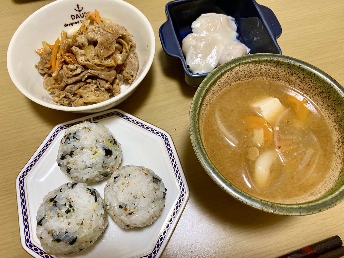 #晩ごはん 
豚肉プルコギ、水餃子、味噌チゲスープ、チュモッパプ

野菜が殆どない中何とか拵えた。

#Twitter家庭料理部 #OnigiriAction