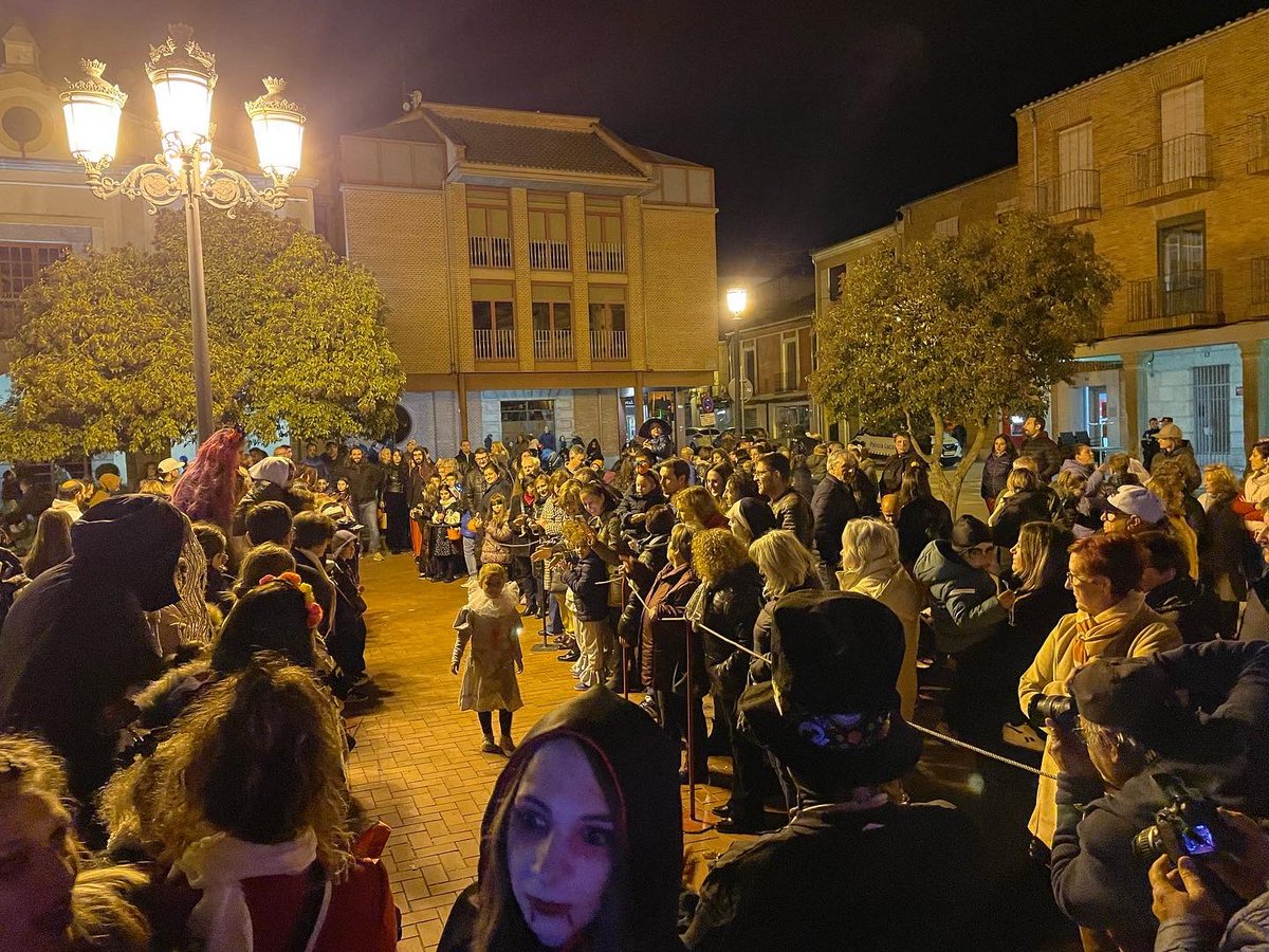 AytoPenaranda's tweet photo. #VIHalloweenParade en #Peñaranda gracias al trabajo de @AKarikatu 👻🎃💀 

Desde el @AytoPenaranda seguiremos trabajando para una próxima edición 😄

#Halloween #Festejos #AytoPeñaranda https://t.co/iUkYsYgAFF