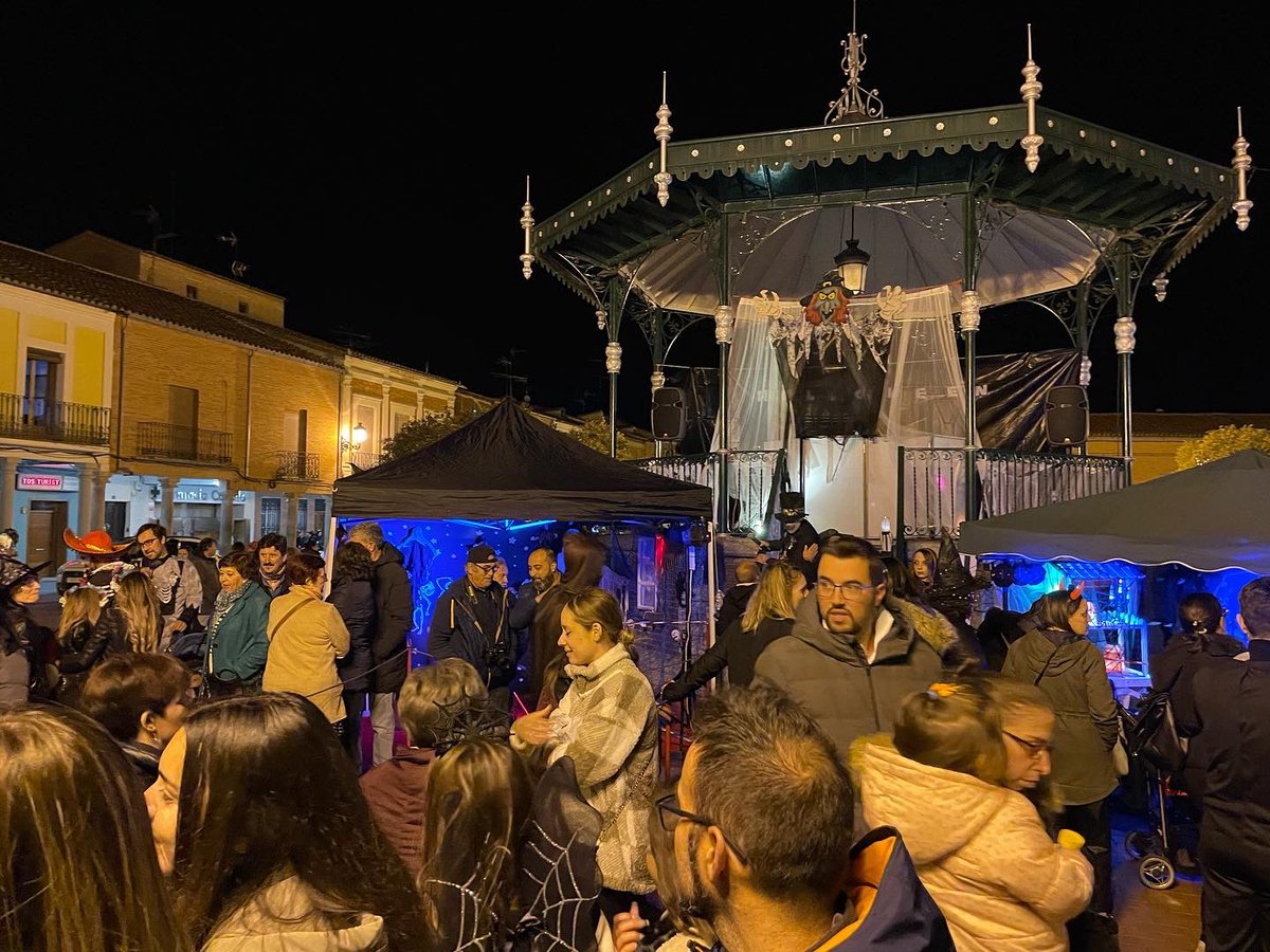 AytoPenaranda's tweet photo. #VIHalloweenParade en #Peñaranda gracias al trabajo de @AKarikatu 👻🎃💀 

Desde el @AytoPenaranda seguiremos trabajando para una próxima edición 😄

#Halloween #Festejos #AytoPeñaranda https://t.co/iUkYsYgAFF