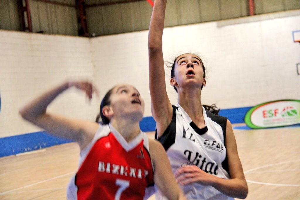 CBZaraobeST's tweet photo. Ayer finalizó el campeonato vasco-navarro en el que Aiora García, Maider González y @RAULDA1199 han conseguido la  medalla de plata con @basketaraba. Zorionak a los tres y a seguir trabajando!!! https://t.co/pYSYkEOlzm