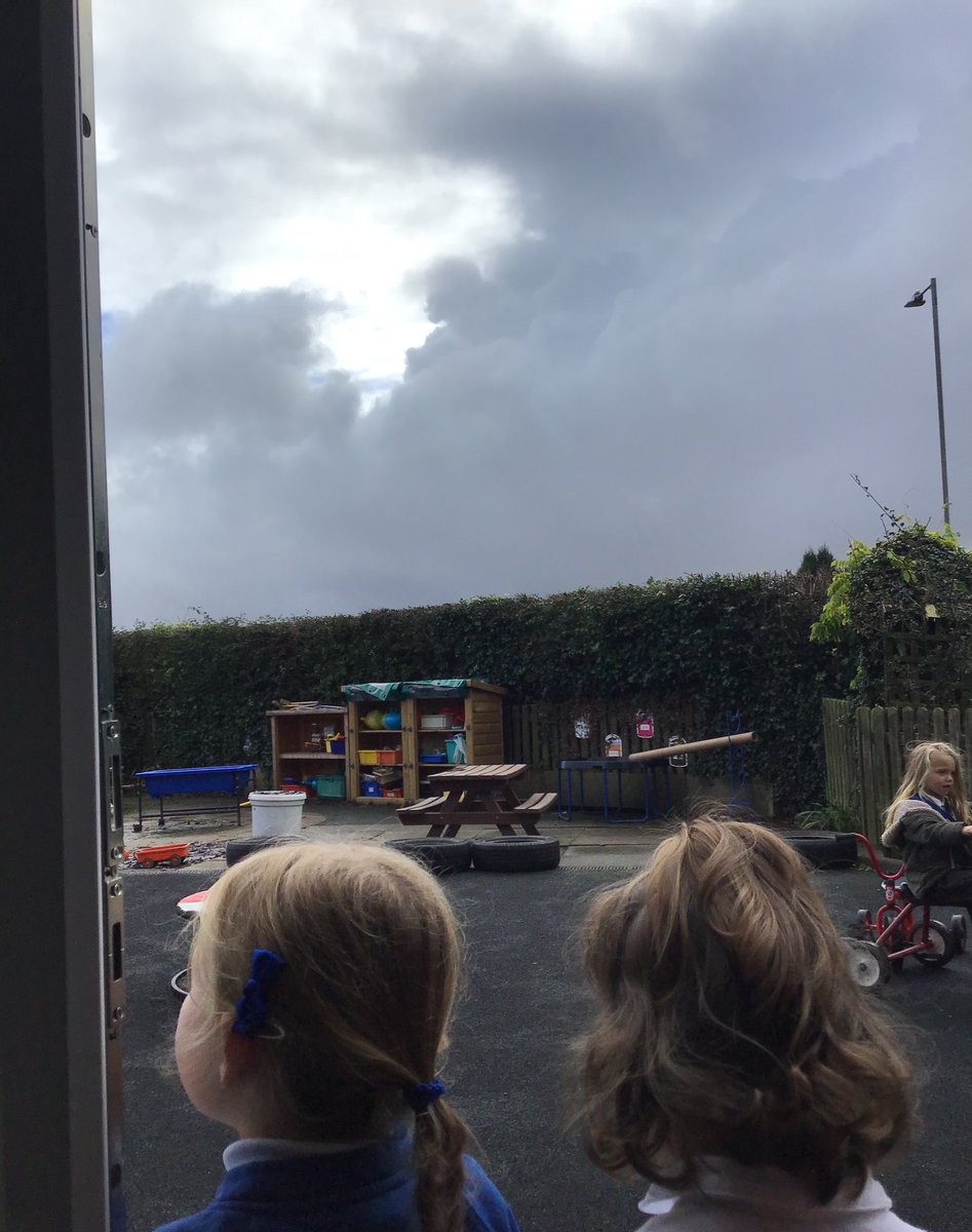 Nursery_GPS's tweet photo. We have noticed the weather changing lots lately. π₯οΈπ§οΈ
#Autumn #Astheleavesturn #Knowledgeandunderstanding https://t.co/QdlZqIBLrG
