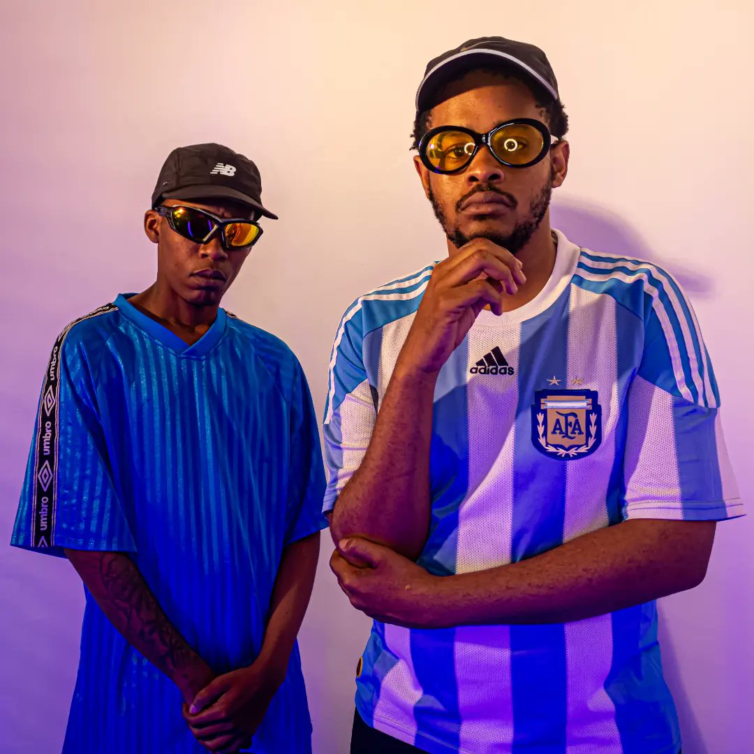 Palmtree_axsion's tweet image. PSA‼️
Just letting you know #REPRESENTER BY @palmtree_axsion &amp;amp; @x03rd1 features @skorchsupernova can't wait for y'all to vibe to this tune 😎 coming soon 💯

Location : @evolutionstudiosdbn 

Photography : @veevovisualssa_ 📸

Styling: @mluh_mpanza