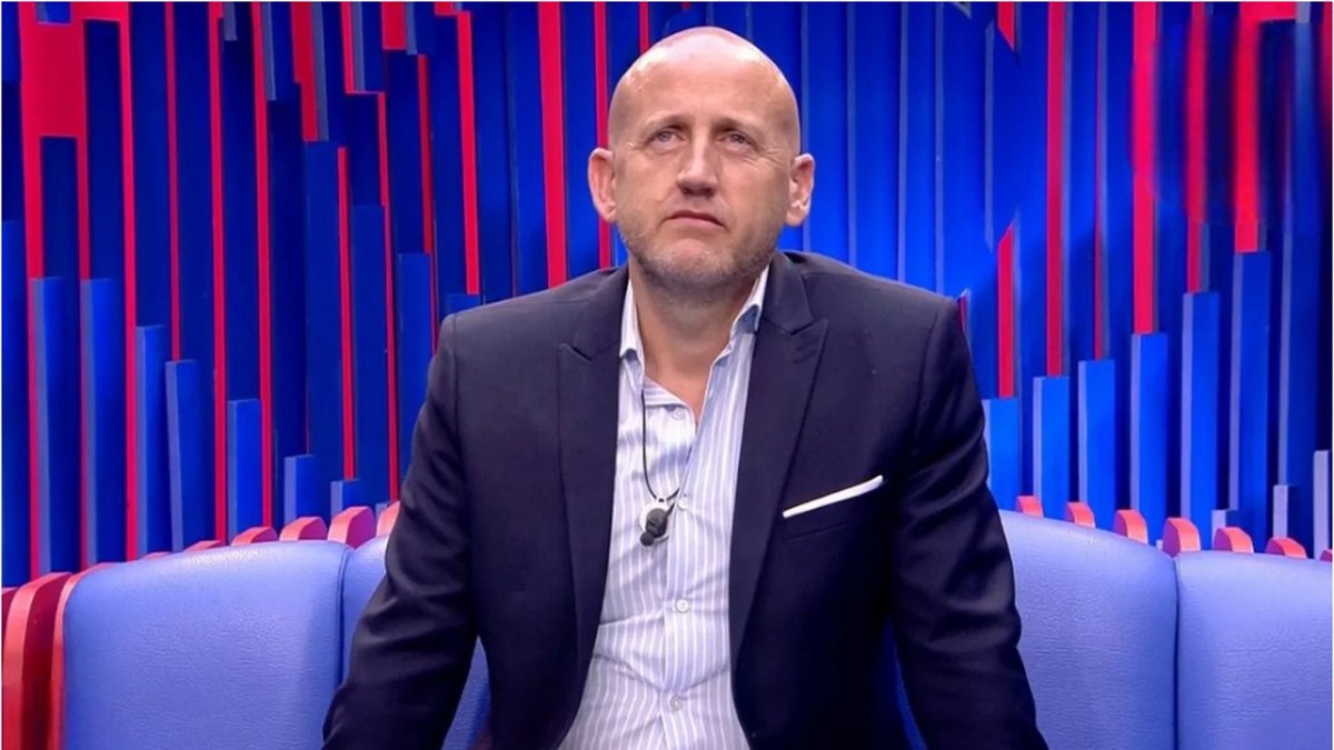 1. El chófer de Encarna Sánchez.
2. El chófer de Rocío Jurado.
3. El chófer de María Teresa Campos.
Conclusión: Nunca os fiéis de un chófer.
#GHVIP2N