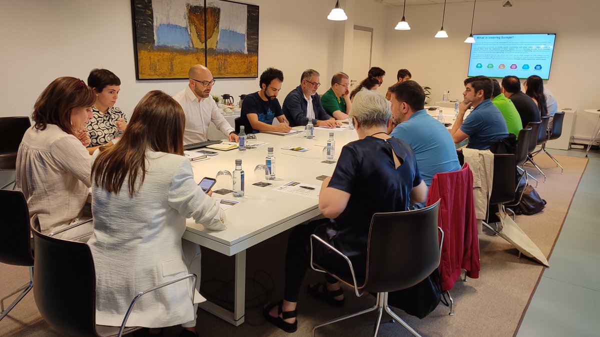 🇪🇸 💬 2nd #StakeholderMeeting in Galicia

Lead partner Axencia Galega de Desenvolvemento Rural and @fjuanadevega organised their 2nd #StakeholderMeeting

They discussed the #StudyVisit in Molise 🇮🇹  and updated their regional report!

Discover more ➡️➡️➡️ interregeurope.eu/down-to-earth/…