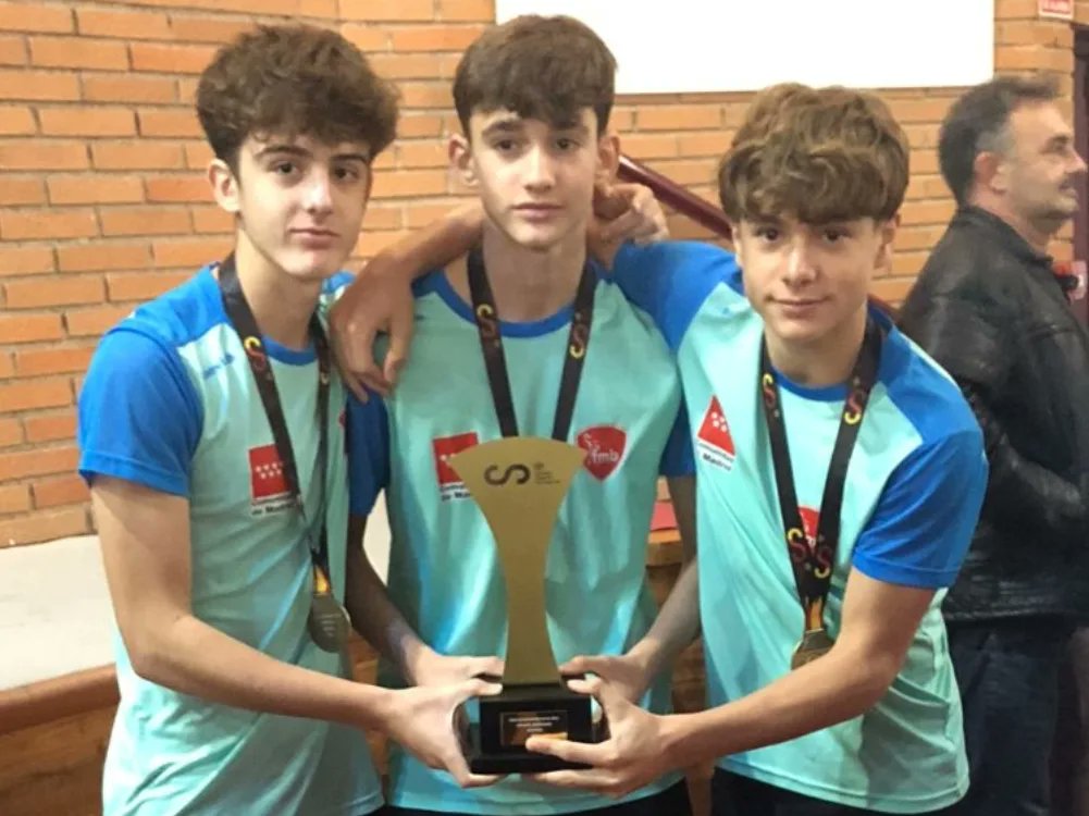 🥇| Nuestr@s jugadores y jugadoras de las categorías base, recogieron ayer sus respectivas medallas del #CESABMPLAYA2023.

Juvenil Masc 🥇
Cadete Fem 🥉
Infantil masc 🥇

¡ENHORABUENA CHIC@S!

#EA🌵☀️