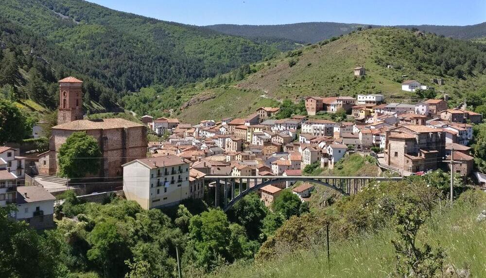 6⃣ En #LaRioja seguimos apostando por el medio rural y la fijación de población con proyectos como dRural, apoyado por <a href="/lariojaorg/">Gobierno de La Rioja</a> <a href="/een_ader/">EEN ADER</a> y que cuenta con financiación europea.
Objetivo: fomentar la economía y servicios en el medio rural.
actualidad.larioja.org/noticia?n=not-…