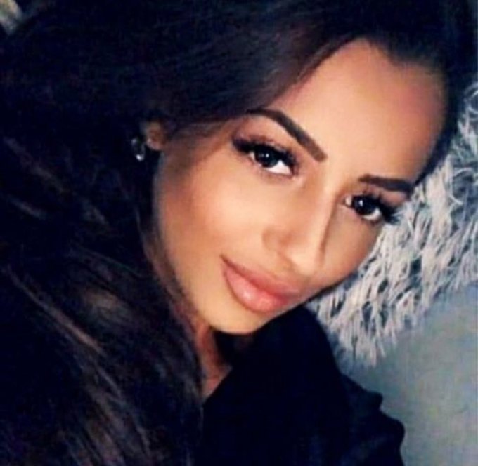 Eyes that could kill and seduce at the same time. ❤️ #brunette #makeup #goodnight https://t.co/t8bLC<a href="/tag/brunette"class="tags"><span>#brunette</span></a><a href="/tag/goodnight"class="tags"><span>#goodnight</span></a><a href="/tag/makeup"class="tags"><span>#makeup</span></a>
