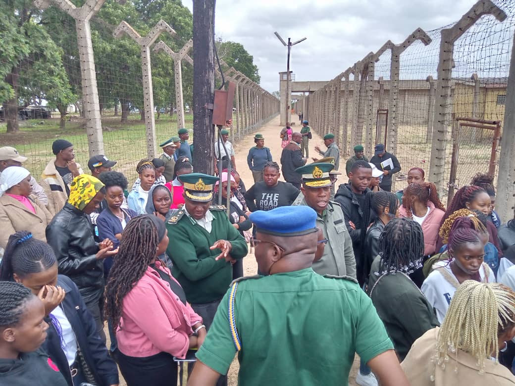 ZPCS_PR's tweet photo. THE Zimbabwe Prisons and Correctional Service Midlands Province recently hosted a group of psychology students from the Great Zimbabwe University on an educational tour of Correctional facilities in the province. https://t.co/T1PODXOcKb
