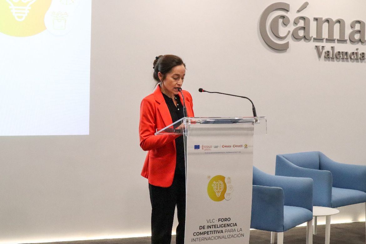 GVAivace's tweet photo. La dg de #Emprendimiento e #Internacionalización, Ester Olivas, ha participado en la apertura del Foro de Inteligencia Competitiva para la Internacionalización dedicada a la #IA
Un foro organizado en el marco del programa #GlobalCV, entre @GVAivace y las Cámaras de Comercio. https://t.co/b3mKoypnST