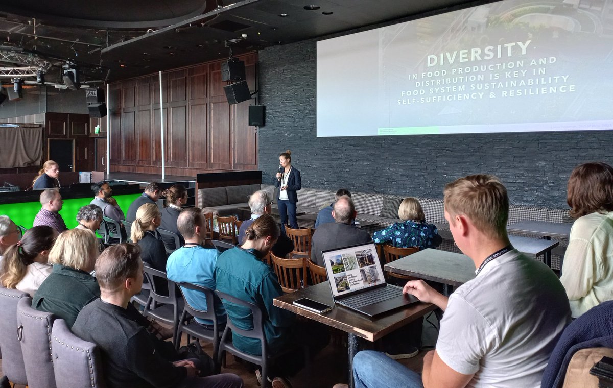 Opening the Food SystemiCity kick-off for Business Development event <a href="/LauraForsman/">Laura Forsman</a> 🤩 Looking forward to making new interesting connections between the local #FoodSystems and the built environment actors! <a href="/AgriForHelsinki/">Faculty of Agriculture and Forestry</a> @UrbanTechHEL