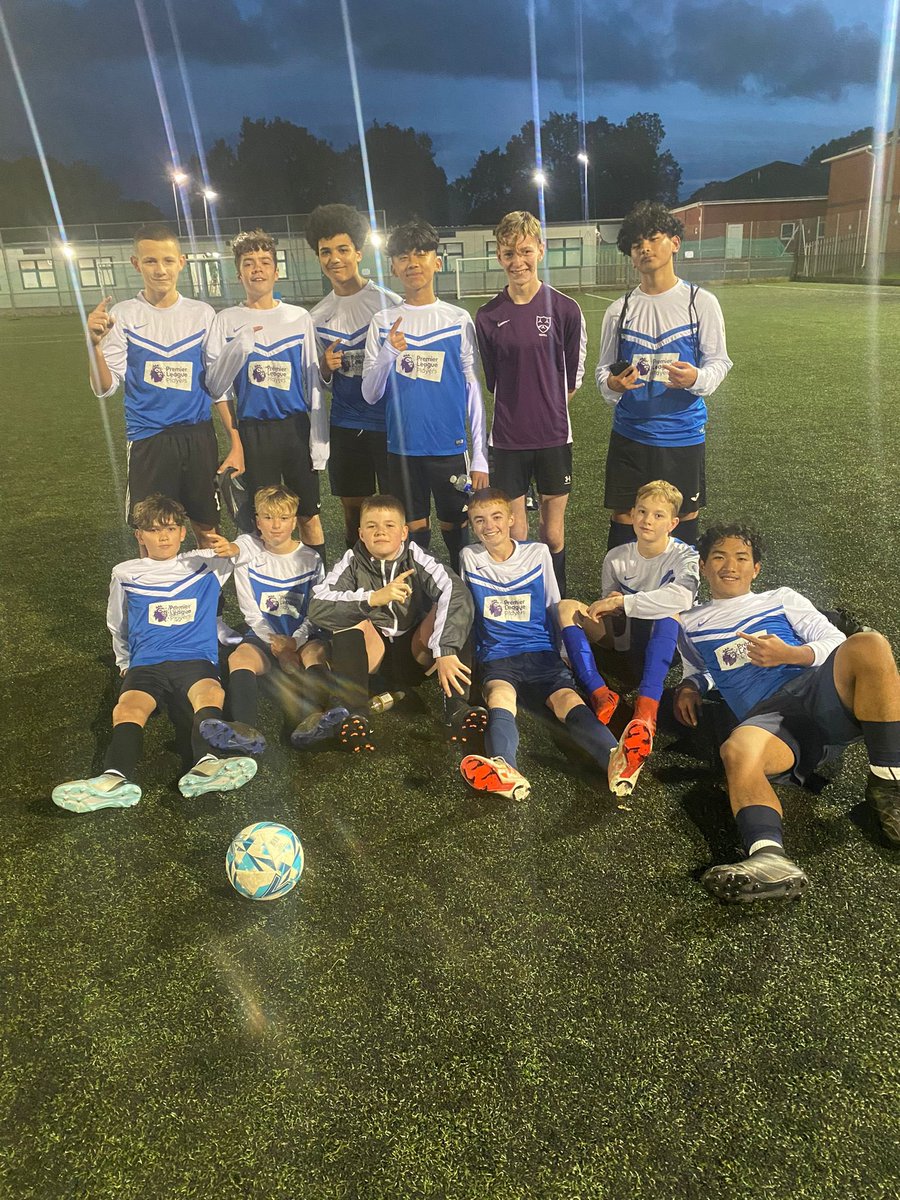 Wavell_PE's tweet photo. First football fixture for the half term was for the Year 9 boys v @AshManorPE. A good solid team performance earned the boys a 3-1 win under the lights ⚽️✅ https://t.co/XvSfp0dndb
