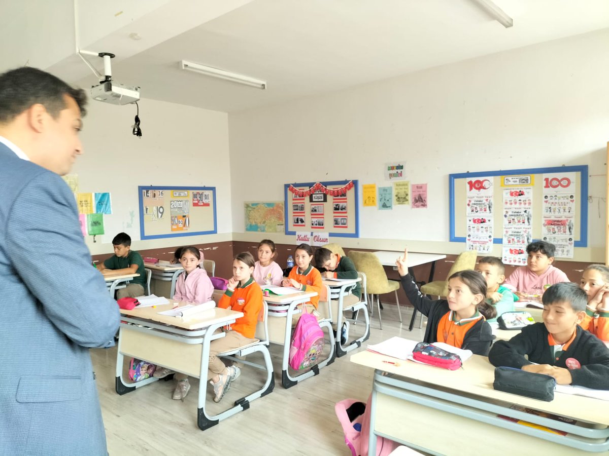 mehmetkeklik94's tweet photo. Gebecelerde Şehit Yakup Suna ilkolumuzu ziyaret ederek öğretmenlerimiz ve öğrencilerimizle bir araya geldik. 
Bu eğitim döneminde okulumuzun şartlarını daha da iyileştirmek için gerekli desteği sağlamaya gayret edeceğiz. Öğretmenlerimize ve öğrencilerimize başarılar diliyorum. https://t.co/tTKklRixv8