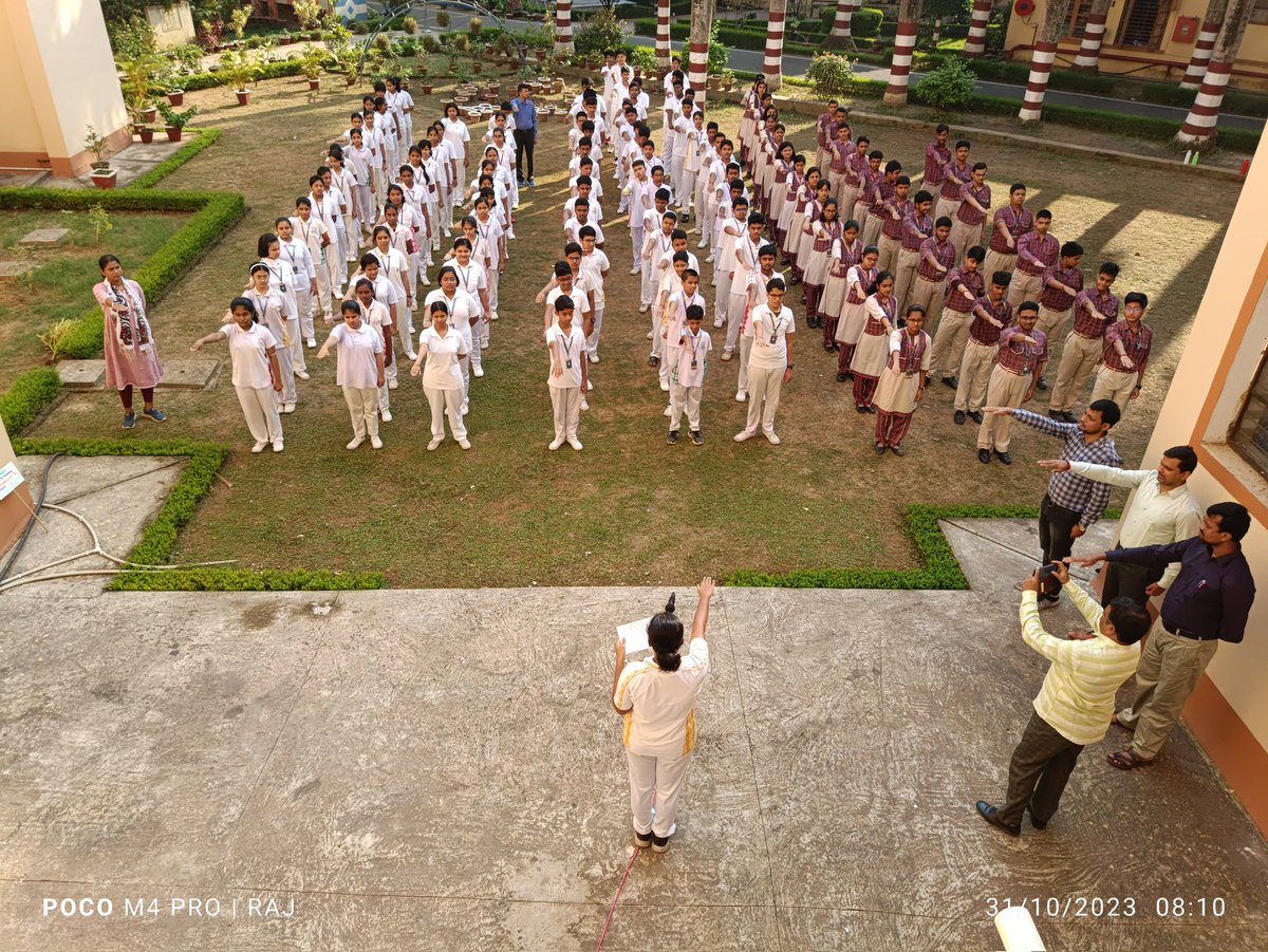 IndiatourismK's tweet photo. On the occasion of Rashtriya Ekta Diwas 31st October 2023, Ministry of Tourism Eastern Regional Office Kolkata organized a Run For Unity & National Unity Pledge with @Yuva_Tourism of DAV Model School, IIT Kharagpur.
#RunforUnity #NationalUnityPledge #YuvaTourism @tourismgoi https://t.co/r3ite4kBE5