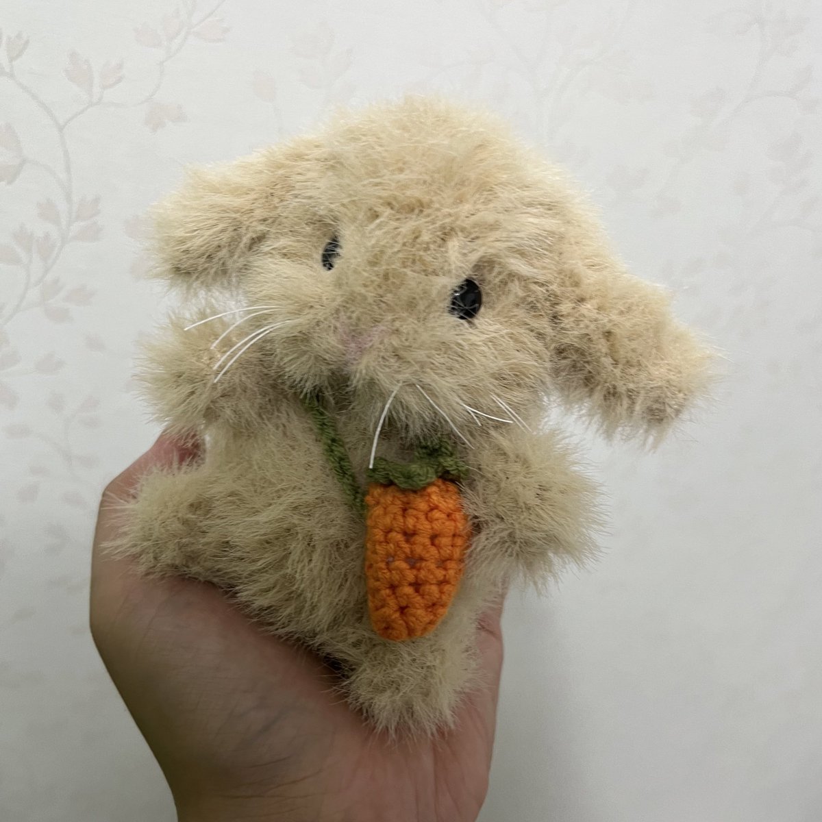 앙고라 소프트로 뜬 롭이어토끼 실물이 진짜 귀여운데 사진으로 안담긴다 ㅠㅠ