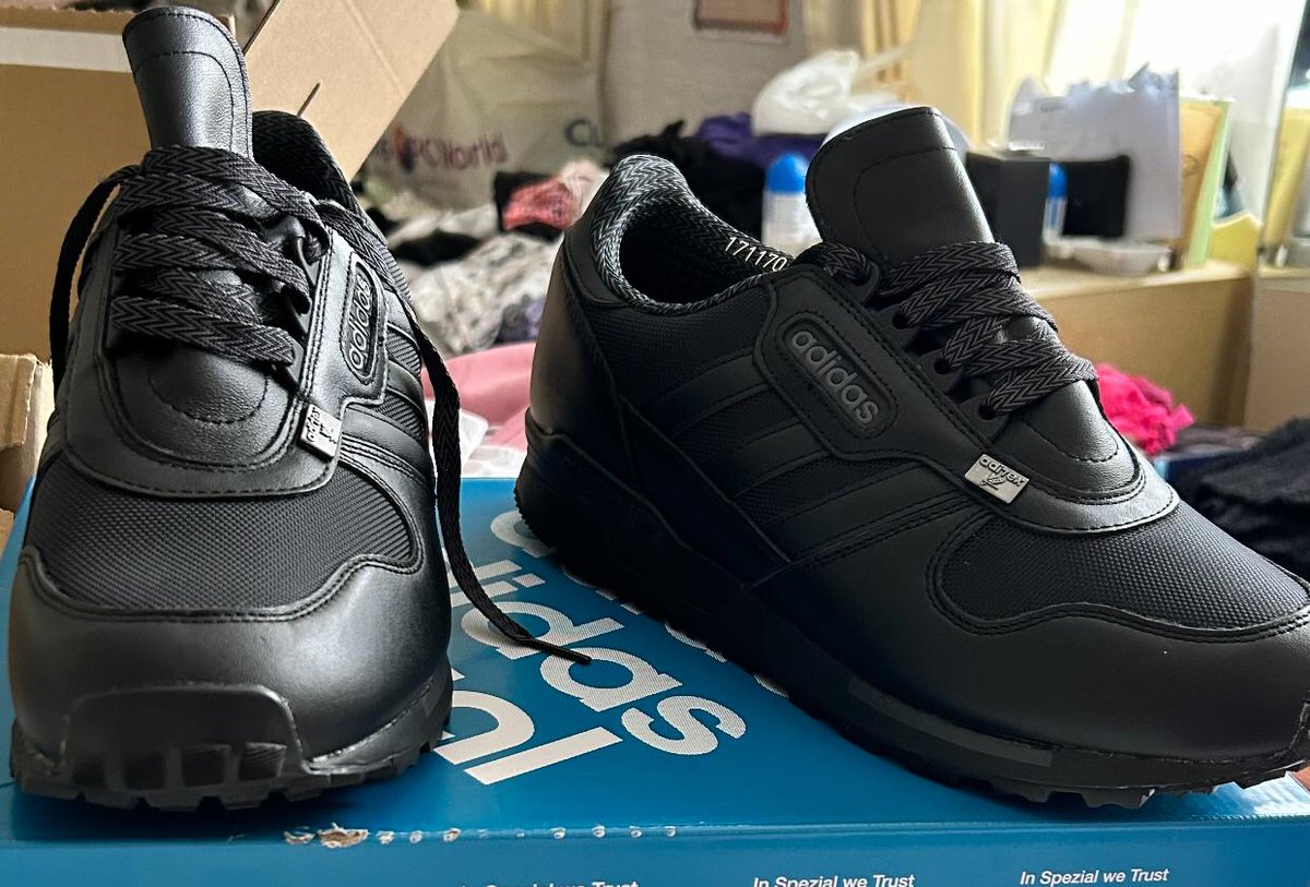 SmeltaE's tweet photo. Prezzy off me ma but I can't have them until crimbo🤣 #adidas #spezial #hartness https://t.co/7JPy9jvnqk
