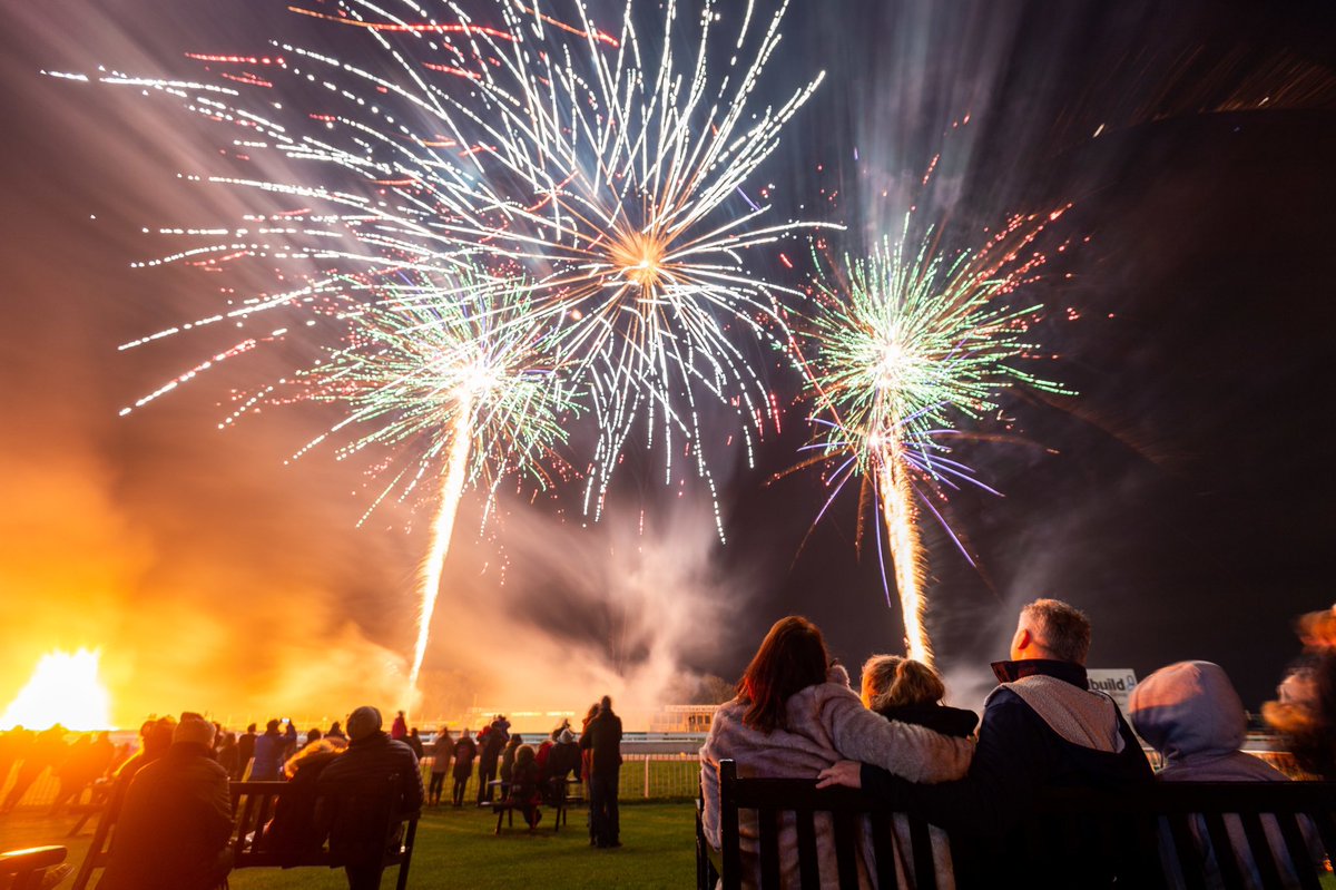 We are just one day away from our Fireworks Night, kindly sponsored by @theTRUESPEED 💥 We will see around 2,400 individual fireworks in tomorrow’s display 🎟️ Tickets still available: bath-racecourse.co.uk/whats-on/frida…