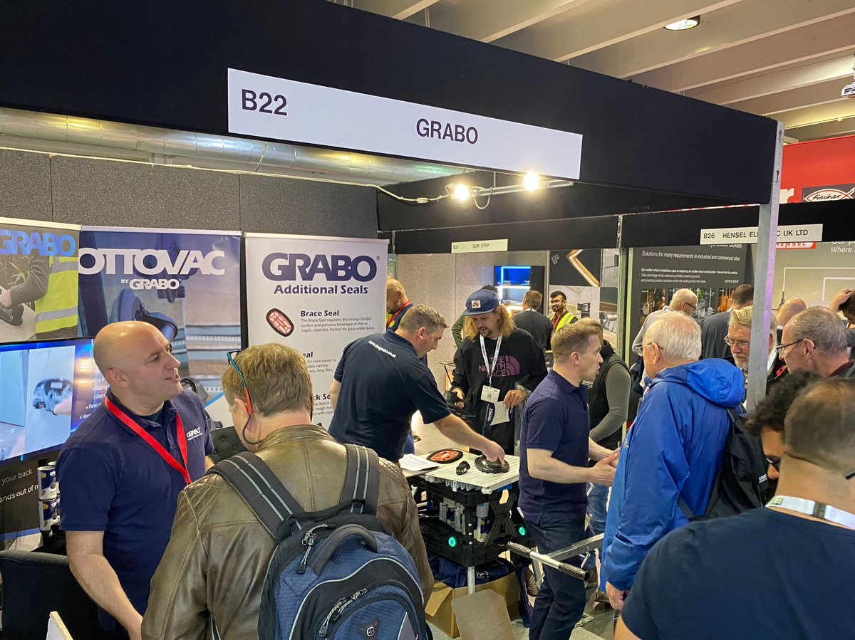 Toolfair_PBLive's tweet photo. Used by Builders, Contractors, and Industry Professionals to move heavy or bulky building supplies with ease. @GraboUk are showing off their portable electric vacuum lifter 😍 #Toolfair #ProBuilderLive https://t.co/2f1gUKbSE7