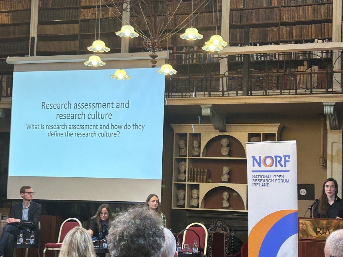 Dr Noémie  Aubrey Bonn presenting her research on ‘Research Assessment & Research Culture’ - Great to see these issues from an overall viewpoint AND from the early career researcher perspective. 
#NORFest2023