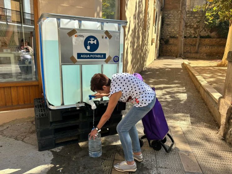 AragonNoticias_'s tweet photo. 📢‼️ÚLTIMA HORA‼️📢Los vecinos de #Tarazona y #Torrellas ya pueden beber agua del grifo tras casi dos meses sin poder hacerlo. La ausencia de ooquistes del protozoo Cryptosporidium y el hecho de que el resto de niveles de potabilidad estén normalizados, permite restablecer el suministro de agua de boca. Los Fayos y Novallas podrán volver pronto a la normalidad, aunque todavía no hay una fecha concreta. 

(Habrá ampliación).
