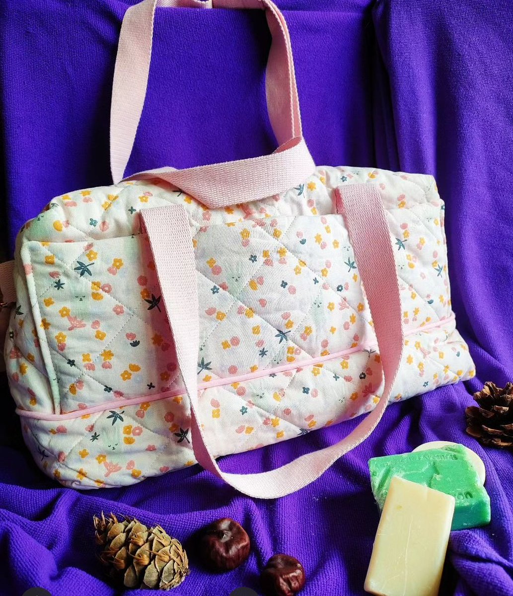 mmeechantillon's tweet photo. J'ai reçu mon joli #sacalanger fait main par l'#artiste Art_tiss_creation
Je l'ai gagné sur un #jeuconcoursinstagram
Il est de grande qualité, les coutures sont bien faites et les #motifs tout mimi 🌸 🐰.
#jeuxconcours #concours #concouriste #jeuconcous #mmeechantillon https://t.co/rgbzJEOYyZ