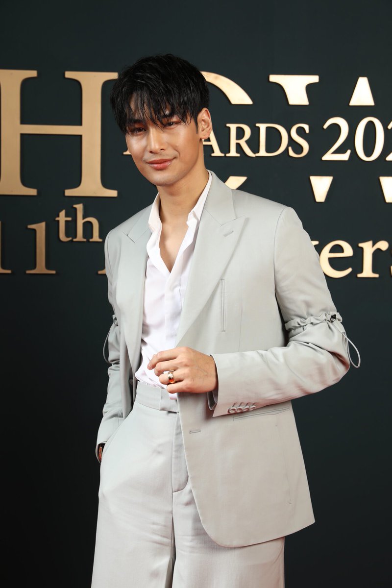 ApoNattawinofc's tweet photo. #HOWEAWARD2023 
>> https://t.co/ldsWfVYaEXจัดเต็ม-สุดยิ่งใหญ่-howe-magazine-howeaward2023/  

@Nnattawin1 @howemagazineth 
#Nnattawin #HOWEMAGAZINE 
#Dior #Piaget 😊 https://t.co/ycYx4akQ29