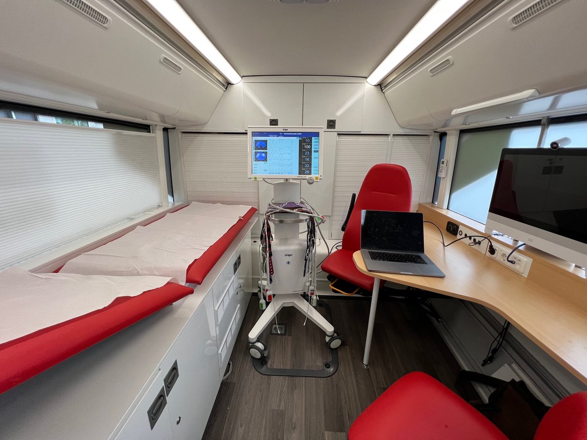 Wichtiger Bestandteil: Die Behandlung zum Patienten bringen, und zwar mit dem Medibus. Eingerichtet u. a. für Lungefunktionstest, Belastungstests (z. B. Handkraft) und neurolsychogische Tests <a href="/uniklinik_jena/">Uniklinik Jena</a> <a href="/TKinTH/">TK-Landesvertretung Thüringen</a> @aok_plus <a href="/BARMER_TH/">BARMER Thüringen</a>