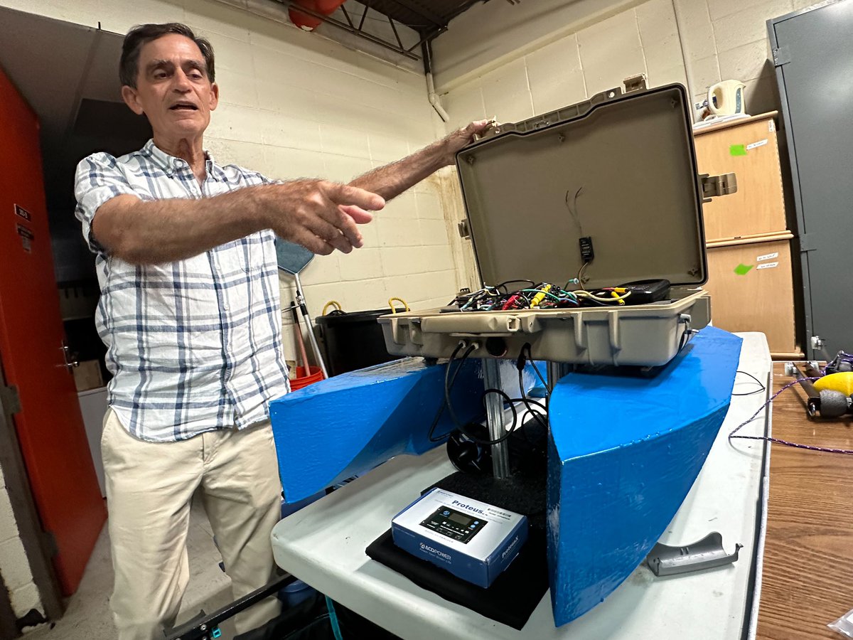 Dept d Ciencias Marinas <a href="/uprm/">RUM/UPRM</a> <a href="/upr_oficial/">UPR</a> opera Lab Isla Magueyes, La Parguera, PR. Con prog de MS y PhD llevan a cabo investigación para restaurar ecosistema marino y costero y desarrollar la economía azul, para el aprovechamiento sostenible de tan importantes recursos.