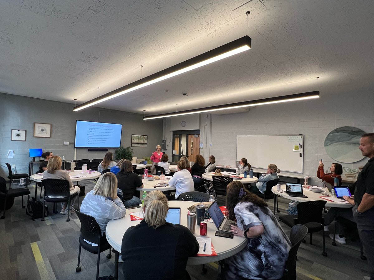 jlrgifted's tweet photo. Pleased to present to gifted educators in northern Kentucky, talking about advocacy. @wku @WKUCEBS @WKUSTE @KAGEgifted @NAGCGIFTED @GattonAcademy @GiftedStudies https://t.co/KNLQiPYba0