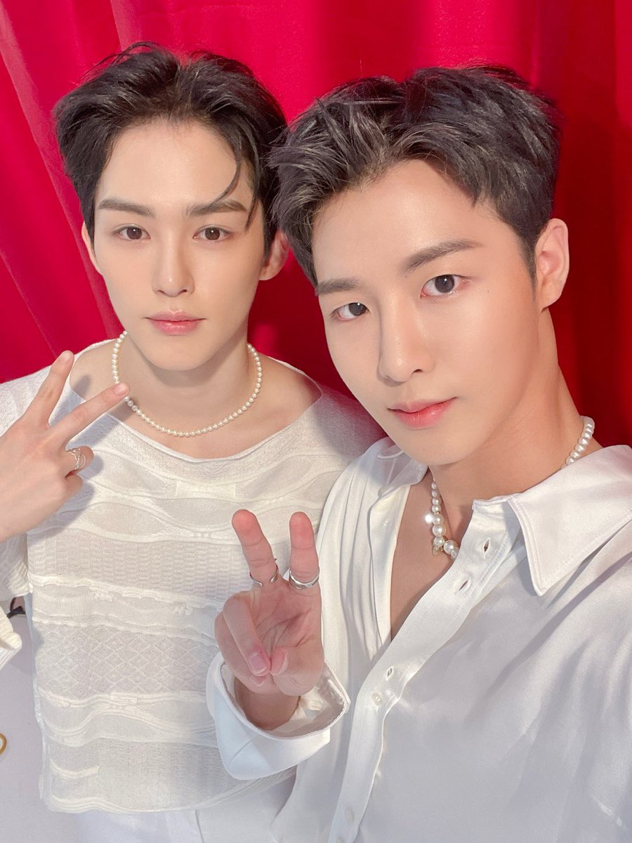 TO1_members's tweet photo. [#경호]
제유형 생일 축하합니다아아 
10문 10답에 쌀쌀한 날에 태어났지만 따듯한 하루가 되길 바란다고 했는데 오늘 거의 여름이네요 🥹
앞으로도 형이 좋아하는 레전드 사진들 옆에서 많이 찍겠습니다 ㅋㅋㅋㅋㅎㅎ
사랑혀 🫶
#TO1 #티오원 #KYUNGHO https://t.co/PCGAdVZkqh