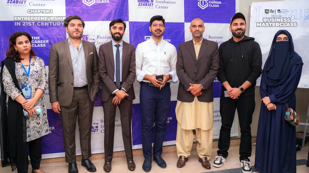 CareerClass2019's tweet photo. Team The Career Class Pvt. Ltd. & Team Business Incubation Center Szabist with honorable guests of "Business MasterClass" π
.
.
.
#TheCareerClass #NextChapter #BusinessMasterCalss #entrepreneurship #Chapter1 #21stcentury #Event https://t.co/V5lRjJxJam