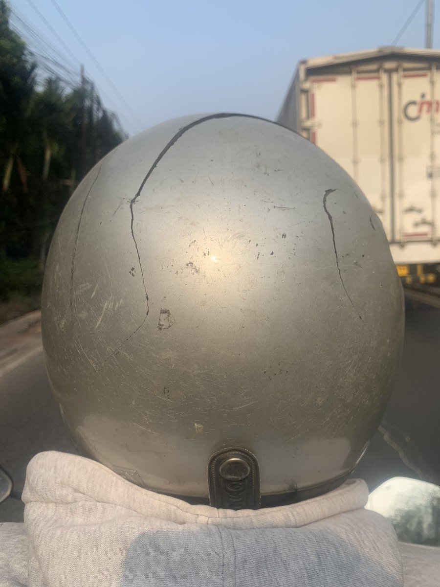 Retak dikit gak ngaruh