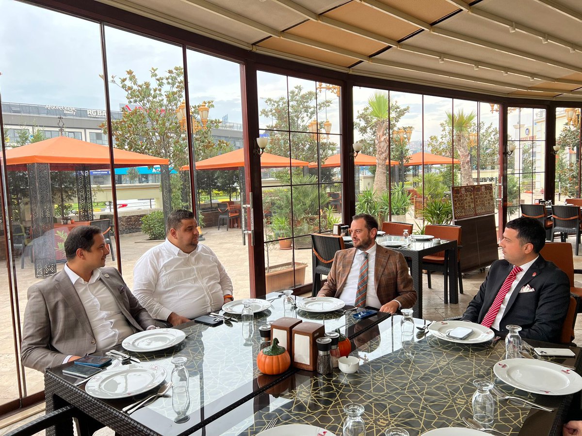 ilhanyilmazdr's tweet photo. Tüm Restoranlar ve Turizmciler Derneği Sakarya Şube Başkanı Burak Tan ve yönetimine misafir olduk. 

Oldukça verimli geçen görüşme için Sayın Tan’a ve Yönetim Kurulu’na çok teşekkür ederim. 

@buraktan54 @assaltik https://t.co/ITQ3tu3lCX