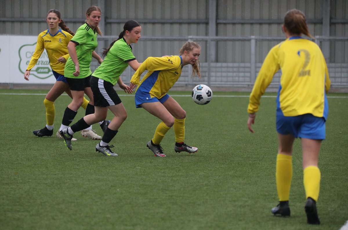 CliveJonespr's tweet photo. @SheKicksdotnet @wssmagnews @TalkingWoSo @GirlsontheBall @garybarrell @G2CollegeSoccer @JonMaloney9 Very wet and very cold - match one ends  Shropshire 0 - 0 Worcestershire. https://t.co/xHhmqIz0cN