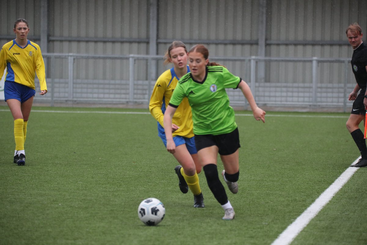 CliveJonespr's tweet photo. @SheKicksdotnet @wssmagnews @TalkingWoSo @GirlsontheBall @garybarrell @G2CollegeSoccer @JonMaloney9 Very wet and very cold - match one ends  Shropshire 0 - 0 Worcestershire. https://t.co/xHhmqIz0cN