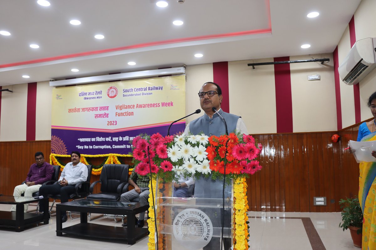 drmsecunderabad's tweet photo. Vigilance Awareness Week 2023 - #ShriArvind Malkhede, SDGM&CVO/SCR, #ShriBhartesh Kumar Jain, DRM Secunderabad, shared there valuable information on Vigilance awareness #interaction session #Sanchalan Bhavan -Secunderabad Division Office https://t.co/wZAPGFdsNB