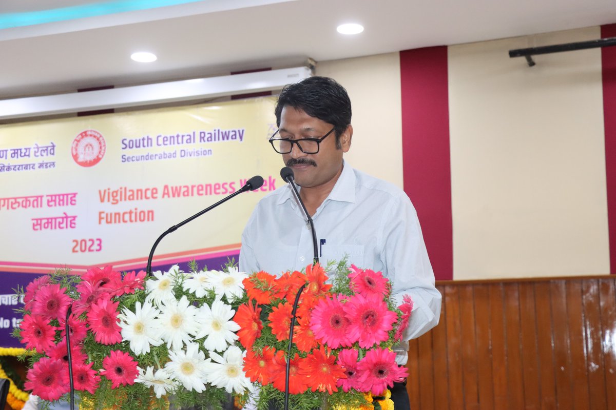 drmsecunderabad's tweet photo. Vigilance Awareness Week 2023 - #ShriArvind Malkhede, SDGM&CVO/SCR, #ShriBhartesh Kumar Jain, DRM Secunderabad, shared there valuable information on Vigilance awareness #interaction session #Sanchalan Bhavan -Secunderabad Division Office https://t.co/wZAPGFdsNB