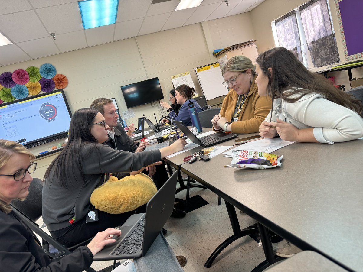 Our Guiding Coalition worked in teams to analyze products from each collaborative team. They were able to give intentional feedback that team leaders took back to their teams. #plcar