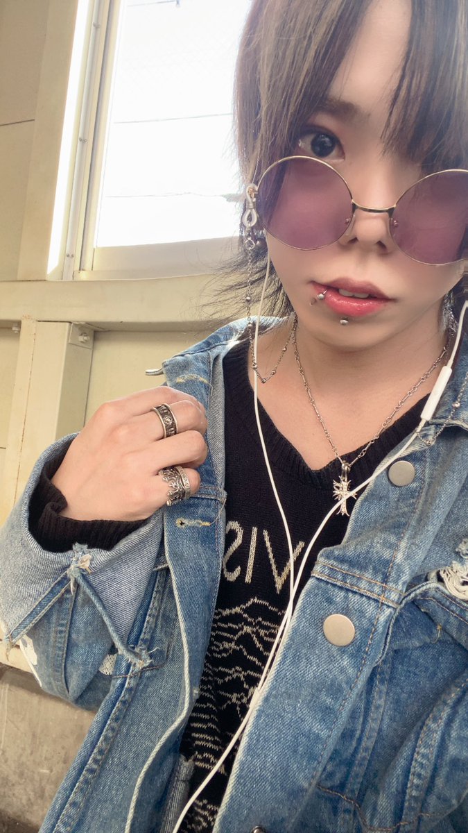 typing_div's tweet photo. 最近のわて、
ジージャン着がち🤯

あと顔面ピアスし出して更に結婚遠のいてる😇 https://t.co/JYgCIm397d
