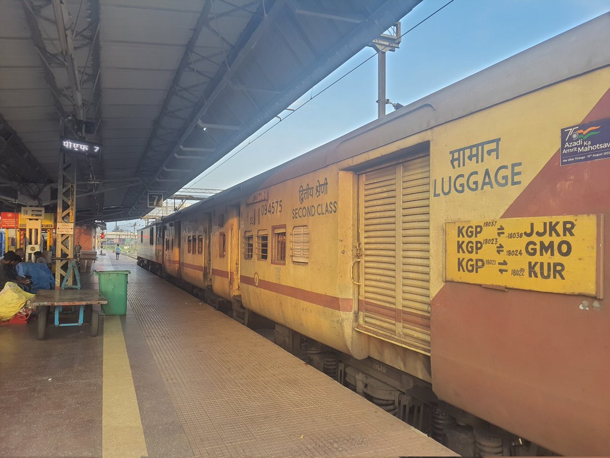 apratimsai9's tweet image. #Railfan #RailUpdate
 Latest #Rake Sharing Arrangement (RSA) of #Khurda #Kharagpur Express With #KGP #Jajpur #Keonjhar Road &amp;amp; #KGP #Netaji #SubhashChandraBose #Gomoh!

Captured Now at #Jatni #KhurdaRoad Station With a #Patratu #WAG9!

@OdishaRail 
@MBJ_Railfan 
@JaleswarRailFan