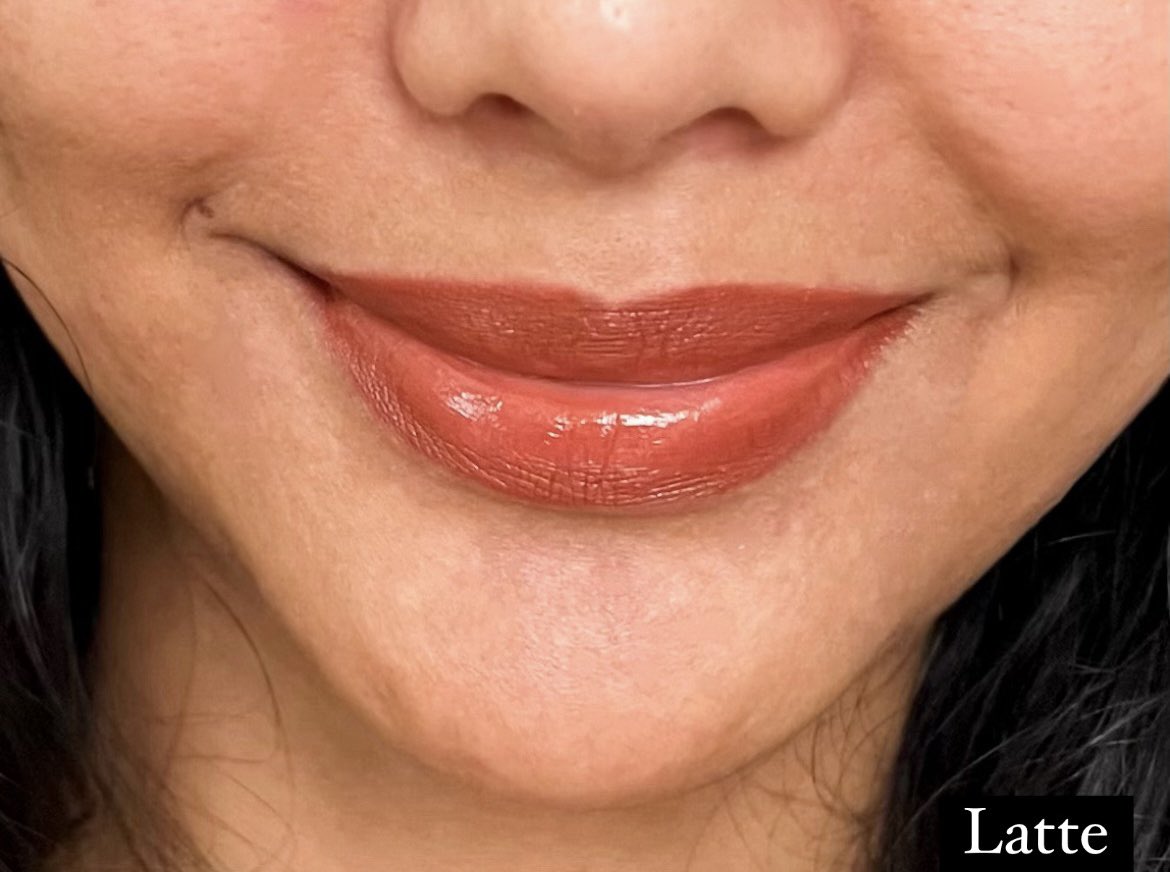 AldhiaWolf's tweet photo. nyobain Luxcrime Ultra Light Lip Stain
so far paling suka yg shade Rose Sand😍

formulanya enteng plus tahan lama

selalu gw bawa tiap hari kemanapun🤭 https://t.co/74vveYq6wv