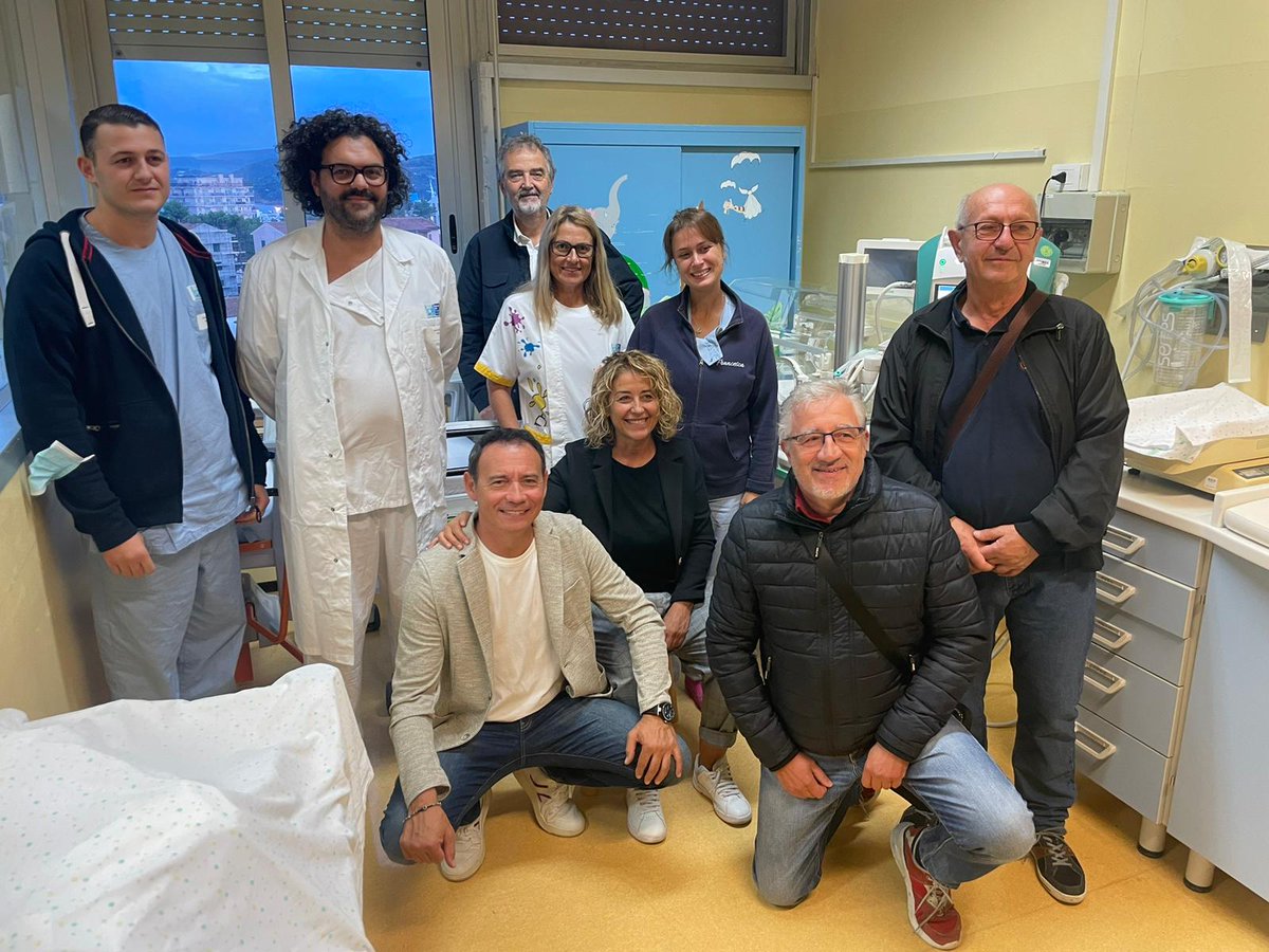 Conclusa con la consegna di 2 culle e 1 ventilatore polmonare profondo alla pediatria dell'ospedale di Portoferraio la raccolta fondi partita nel 2022 che a visto consegnare anche al PRONTO SOCCORSO dell'ospedale un ecografo portatile. scoglionativiola.it/donazione-alla…