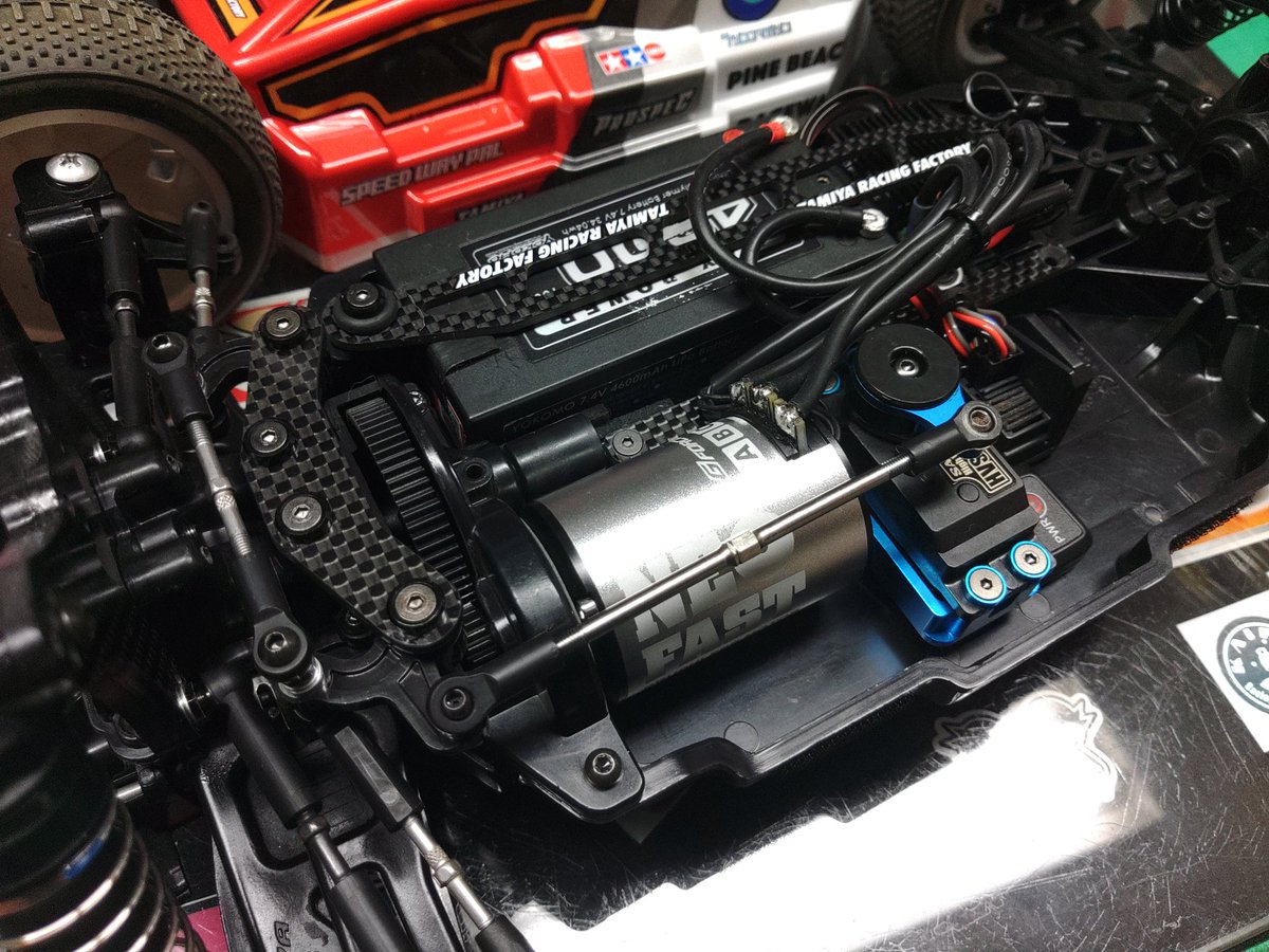 Tetsuya_rc's tweet photo. 明日はFF・アバンテミーティングに家族一同で伺います。
まだ未完成ではありますが、
試作中のFFバギー
「TT02FFB」を持ち込みます。
向かわれる方、宜しくお願い致します。 https://t.co/uHDuY17ffQ