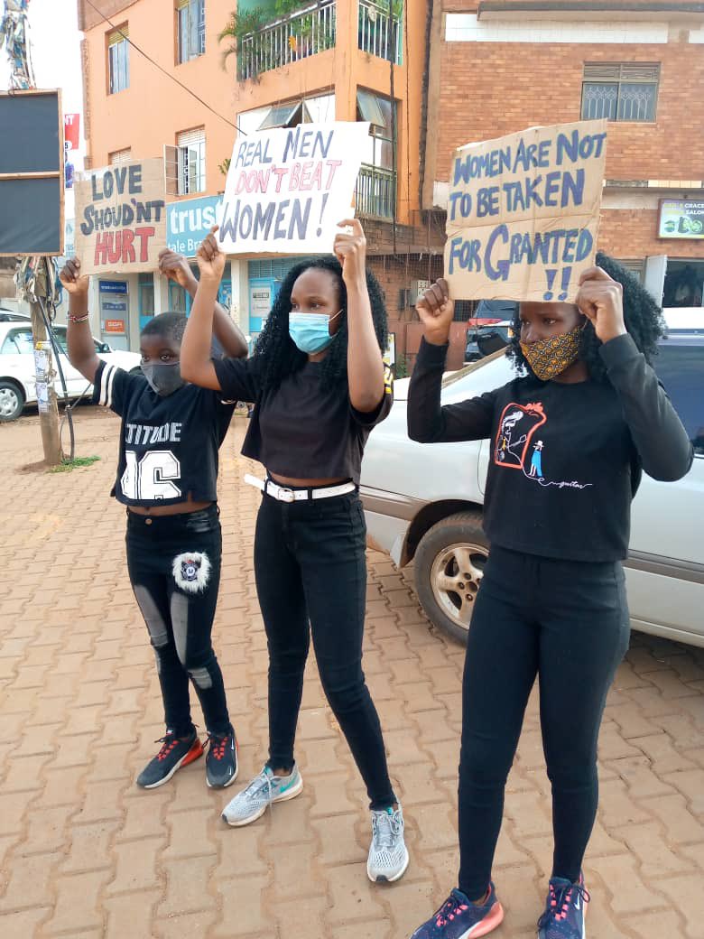 joanandclare1's tweet photo. In the streets, we find our power, advocating for a world where women are free from violence. 💃🔗 #EndViolence #StandTogether #ProgressForWomen #BreakTheCycle 📣🚫 https://t.co/UmcFsHGy2W
