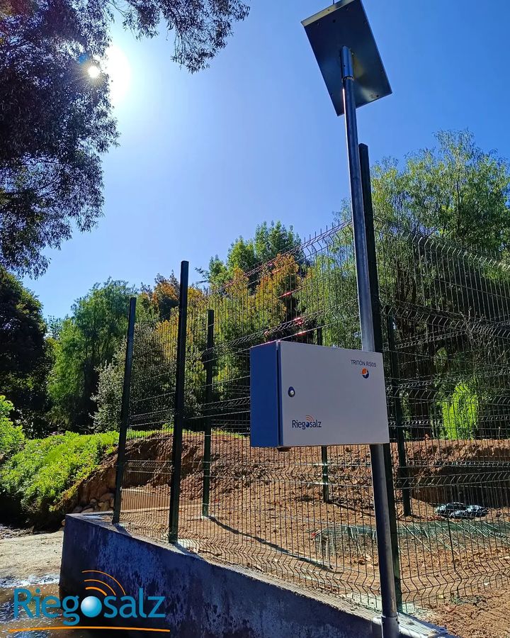 RiegosalzChile's tweet photo. El Tritón de Riegosalz es un equipo compacto para control de nivel a tiempo real. Está diseñado para su rápida instalación sobre muros en canales, puentes o embalses.

#Riegosalz #Chile #Tritón #Monitoreo #RecursosHídricos #Telemetría #Agua #Eficiencia #Agricultura #Riego https://t.co/ZMtQWSONci