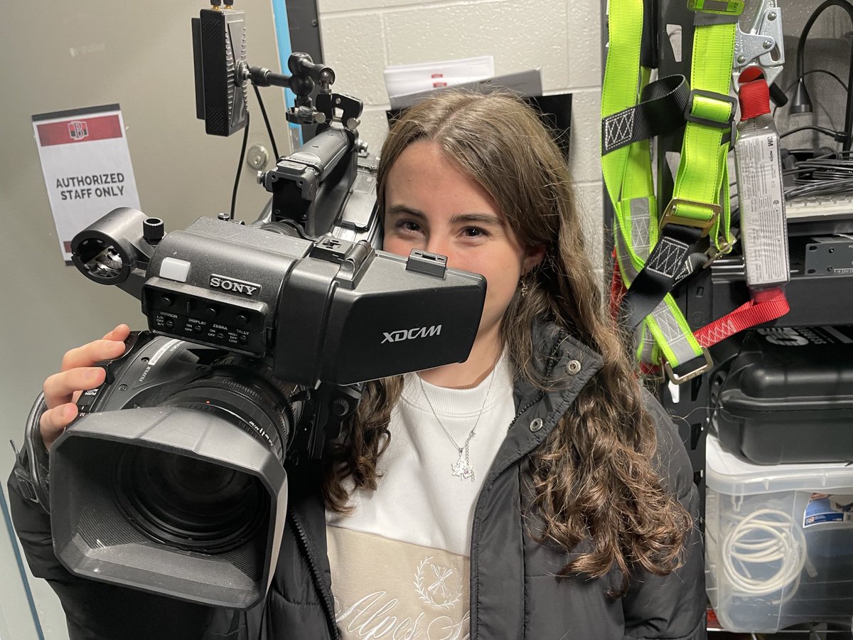 Eastside_RTV's tweet photo. Mr. Doyle’s SHSM ICT &amp; video teams go behind the scenes of the AHL B-Sen’s video production facilities…great experience…⁦@eastside_ravens⁩ https://t.co/CGb2JMkQTa