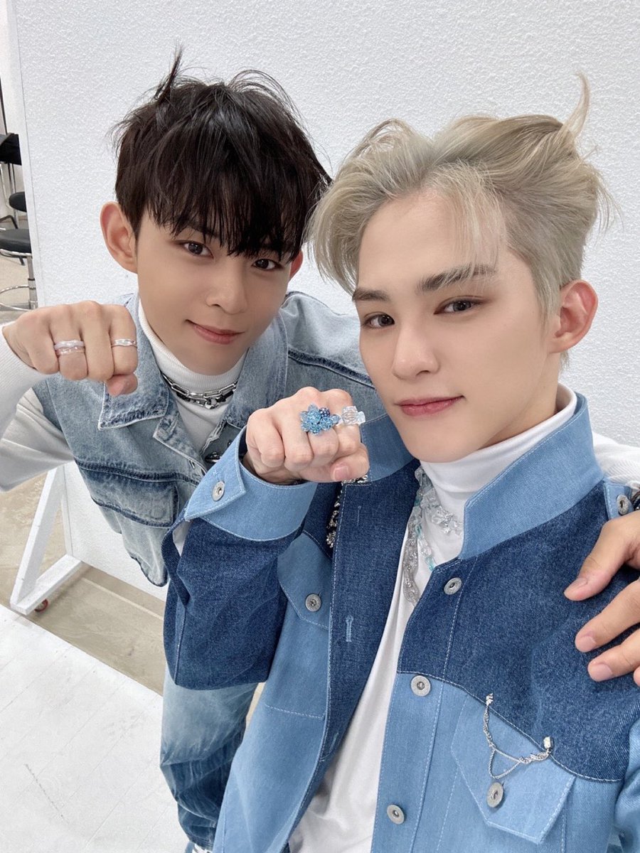 TO1_members's tweet photo. [#동건]
제유!!! 생일 축하한다ㅏㅏ오늘 날씨 진짜 덥네 제유 생일이라 따뜻한가보다 ㅎㅎ 항상 제유 생일 오면 일 년이 거의 끝나감을 느끼는데 올해 마무리도 같이 잘해보자 오늘 하루 좋은 하루 보내구 사랑한다 ㅎㅎ😚❤️
#TO1 #티오원 #DONGGEON https://t.co/UEe1yAxLmR